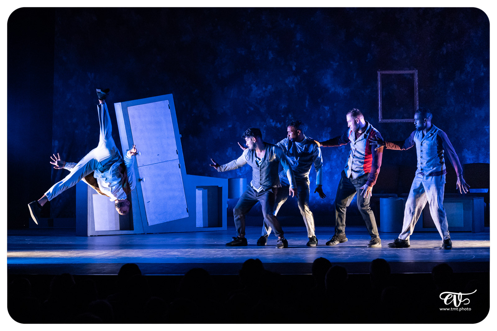 SUR LE FIL (CIE PYRAMID)